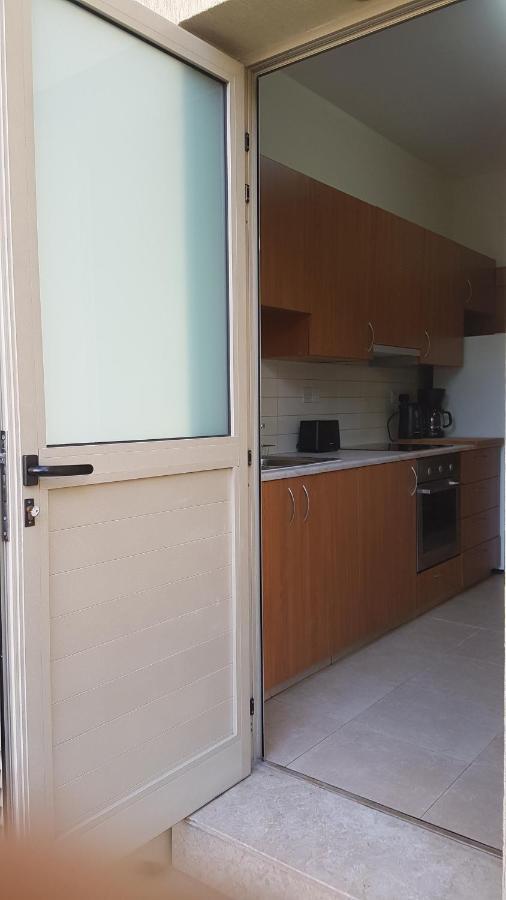 Kerynia Apartments Paphos ภายนอก รูปภาพ
