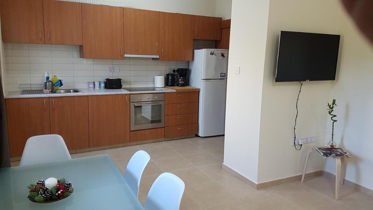 Kerynia Apartments Paphos ภายนอก รูปภาพ