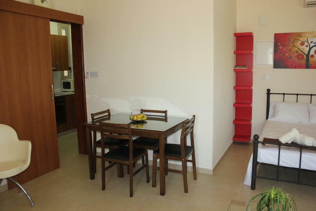Kerynia Apartments Paphos ภายนอก รูปภาพ