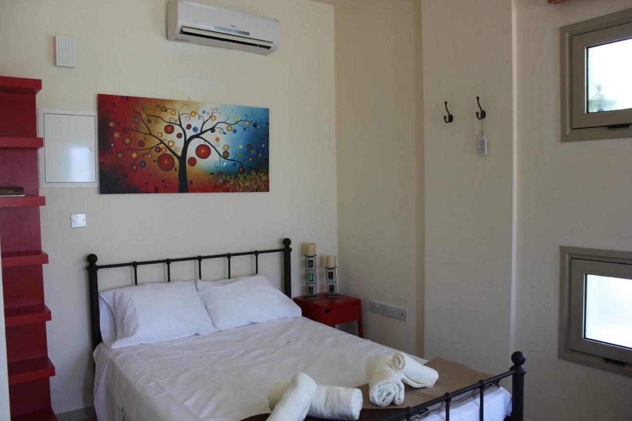 Kerynia Apartments Paphos ภายนอก รูปภาพ