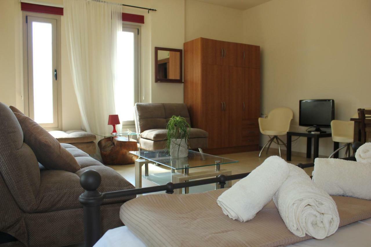 Kerynia Apartments Paphos ภายนอก รูปภาพ
