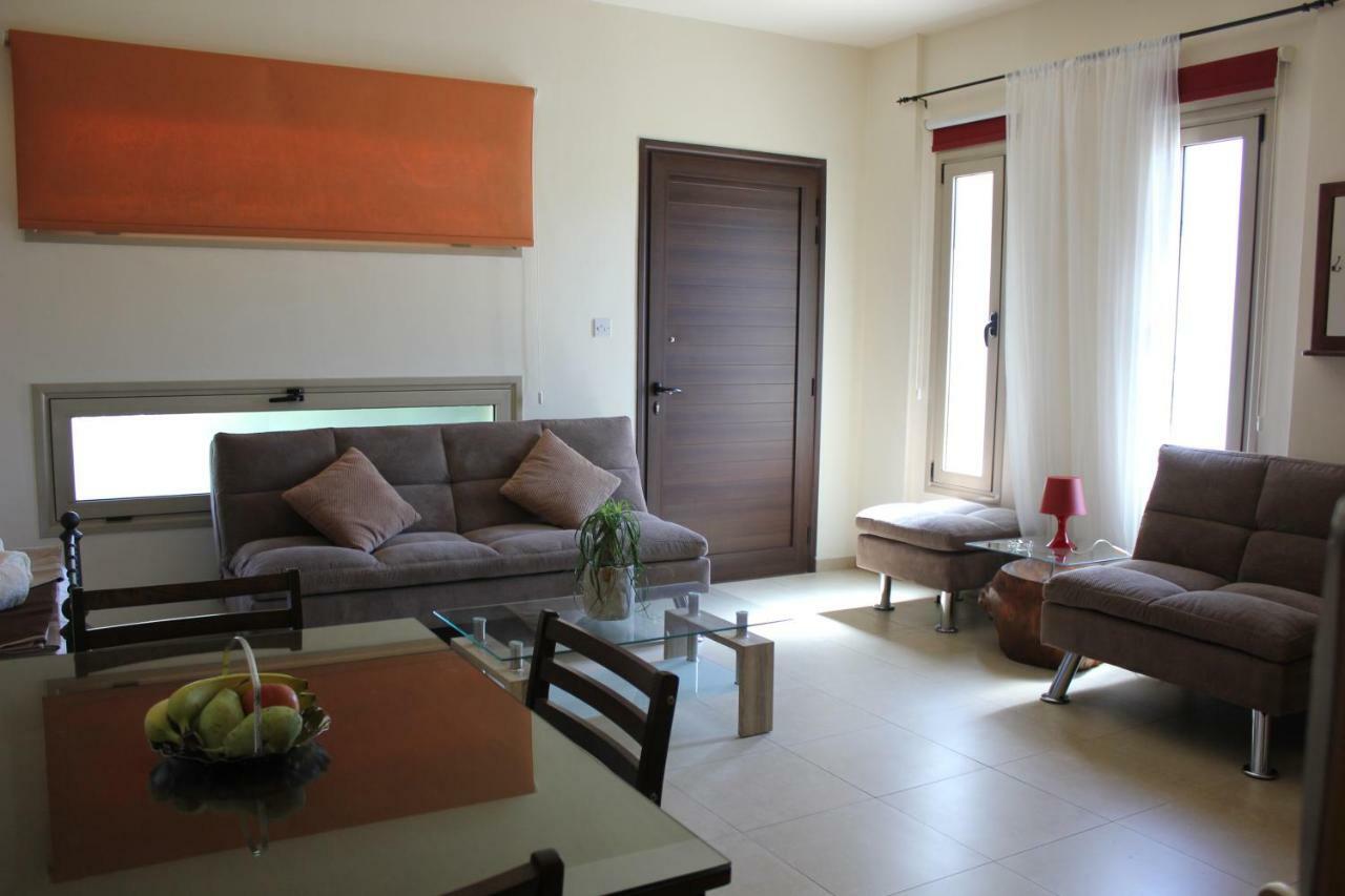 Kerynia Apartments Paphos ภายนอก รูปภาพ