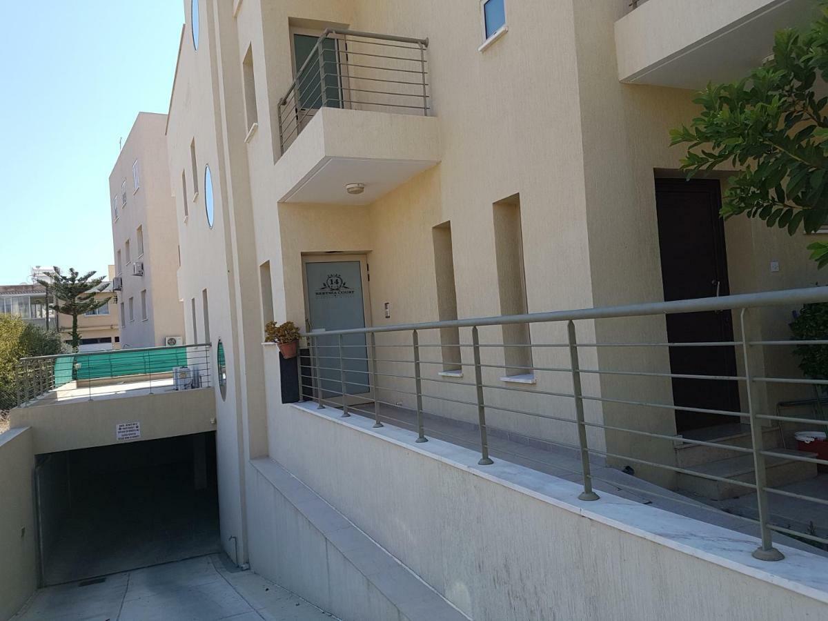 Kerynia Apartments Paphos ภายนอก รูปภาพ
