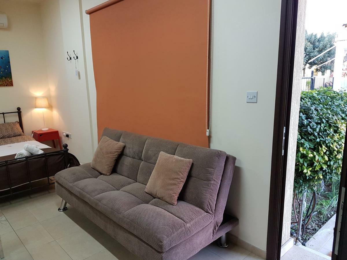 Kerynia Apartments Paphos ภายนอก รูปภาพ