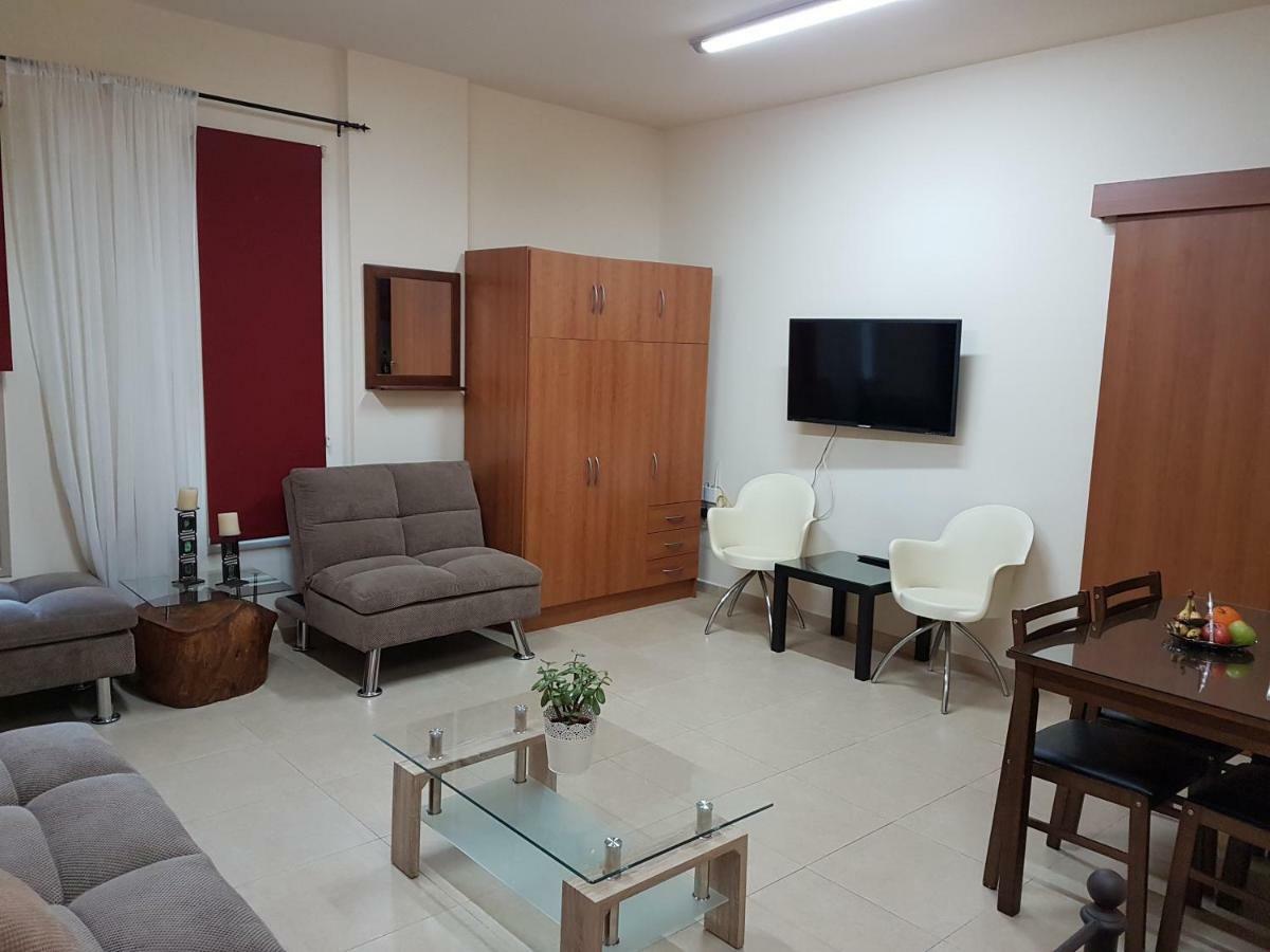 Kerynia Apartments Paphos ภายนอก รูปภาพ