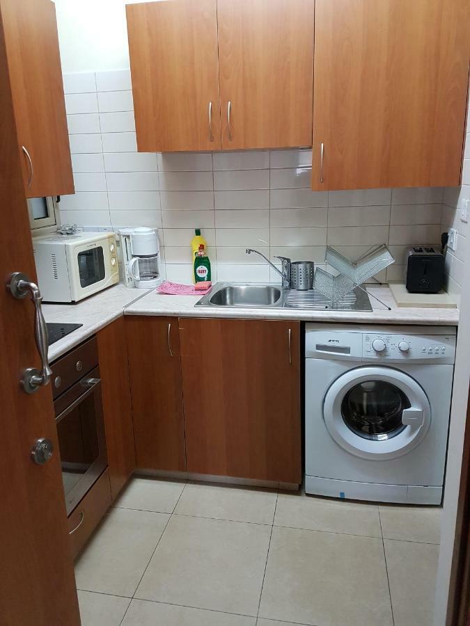 Kerynia Apartments Paphos ภายนอก รูปภาพ